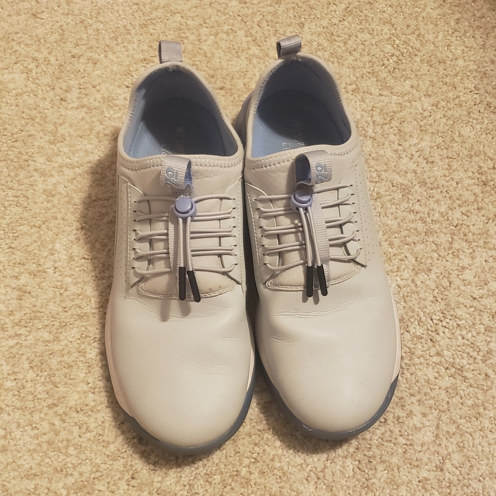 Clove Nursing Shoes